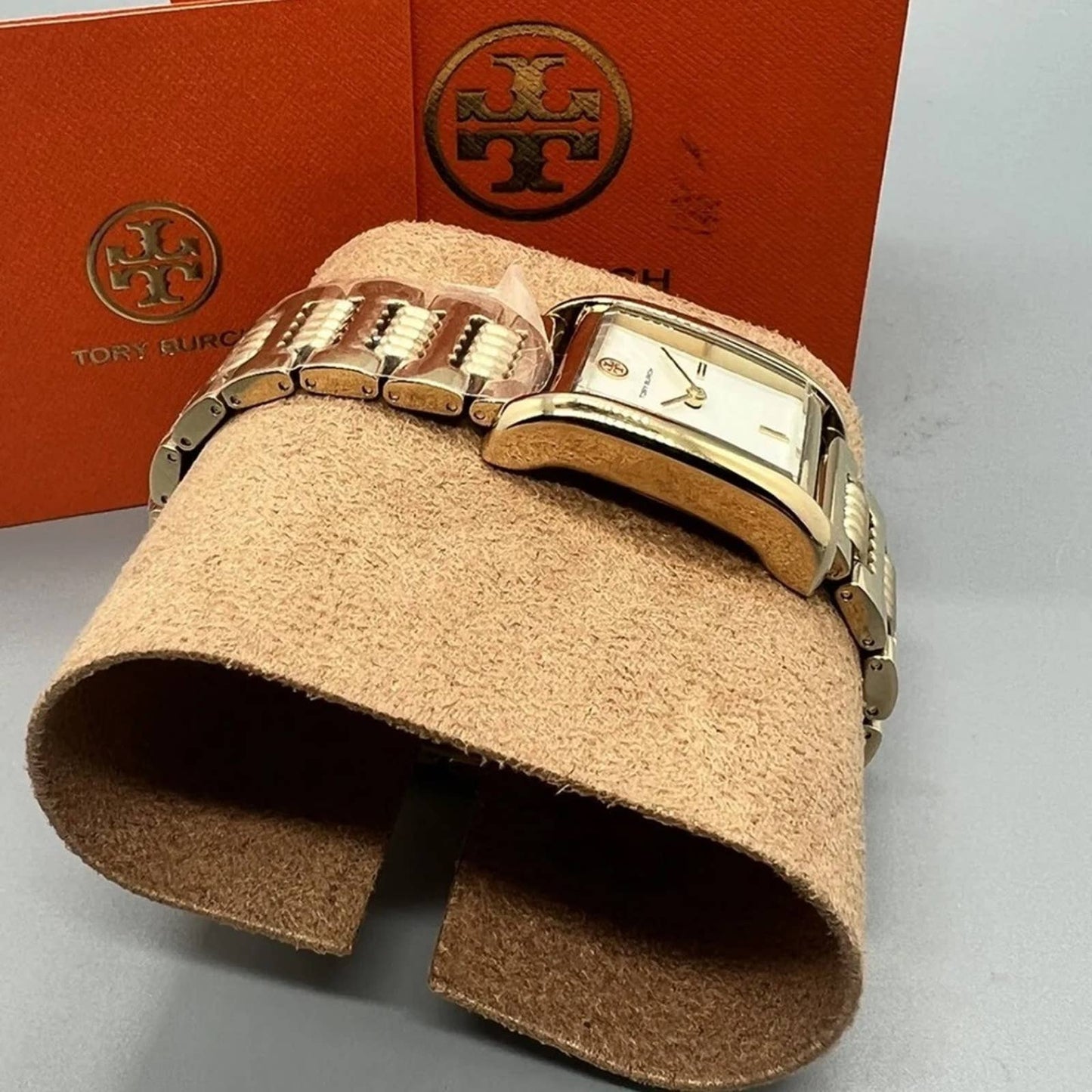 NEW TORY BURCH ELEANOR WATCH GOLD-TONE STAINLESS STEEL TBW1023