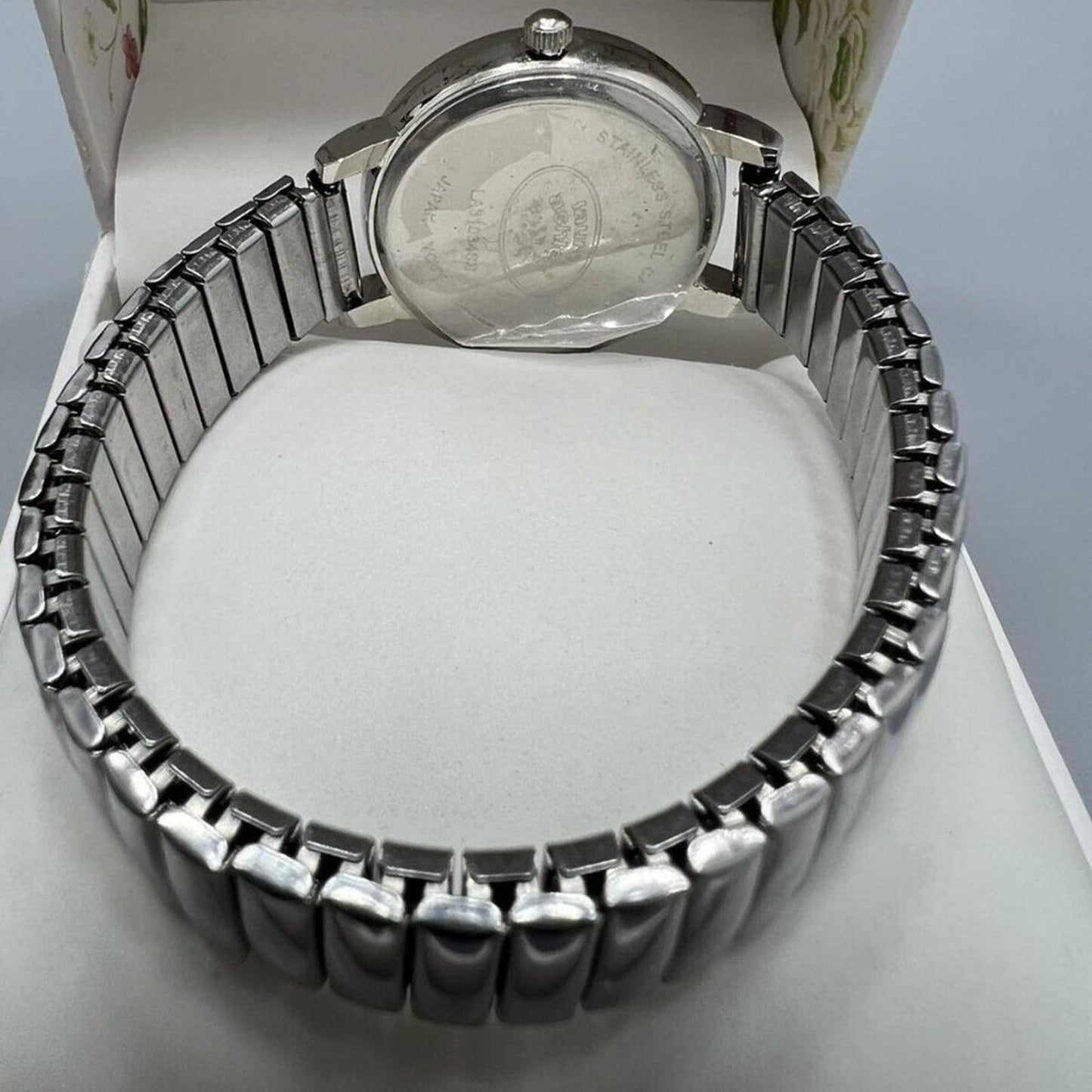 Laura Ashley Women's Round Expandable Stainless Steel Bracelet Watch