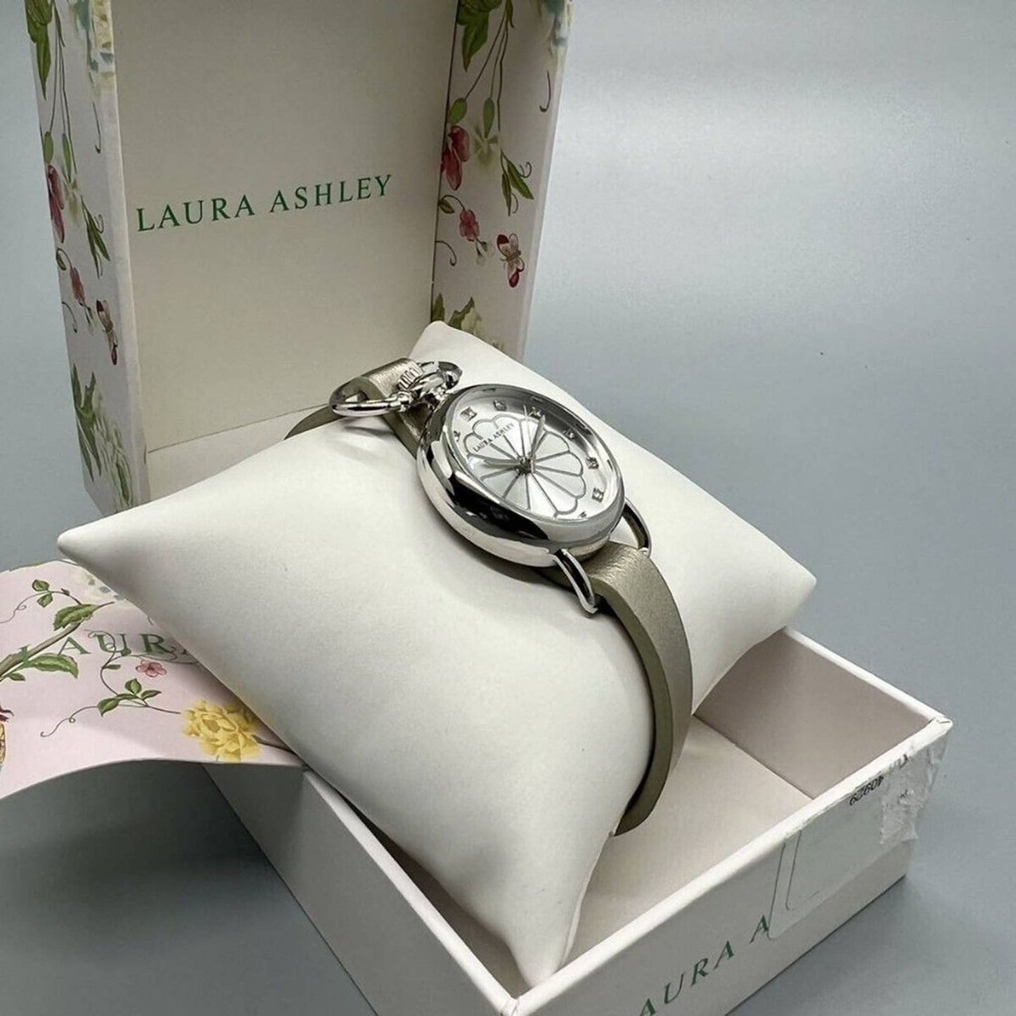 Laura Ashley Womens Silver Heirloom Watch La31001Ss